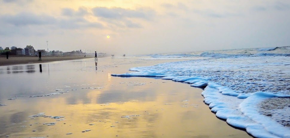 Puri Swargadwar Beach, Puri, Odisha - Vushii.com